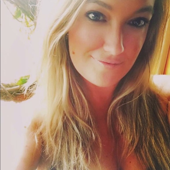 Meet your Posher, Angela - Picture 1 of 8